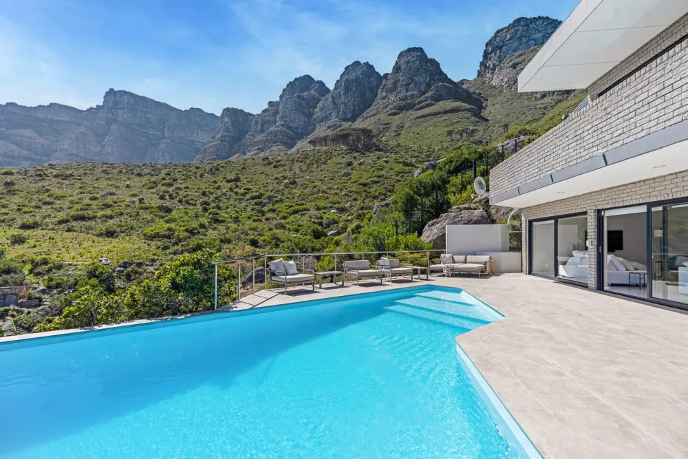 Infinity pool below the Twelve Apostles mountain slope